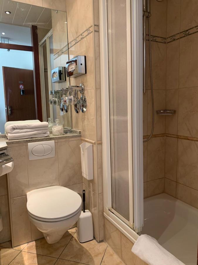 Private Suite Im Gebaeude Des Graf Eberhard Hotels Bad Urach Exterior photo